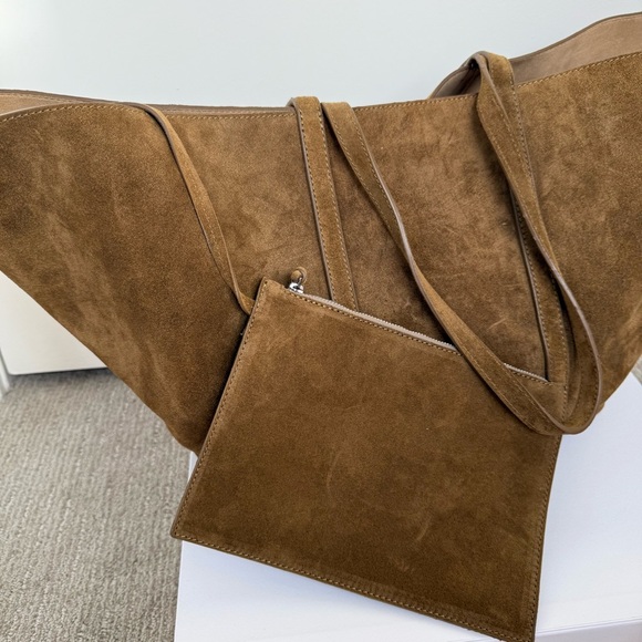 Suede Brand New Zara Bag with Pouch.Premium Collection. 100% cow leather (Suede) - Picture 16 of 16